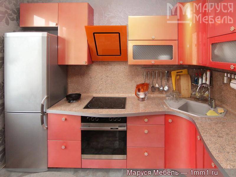 коралловая кухня из мдф с эффектом хамелеона в Тюмени