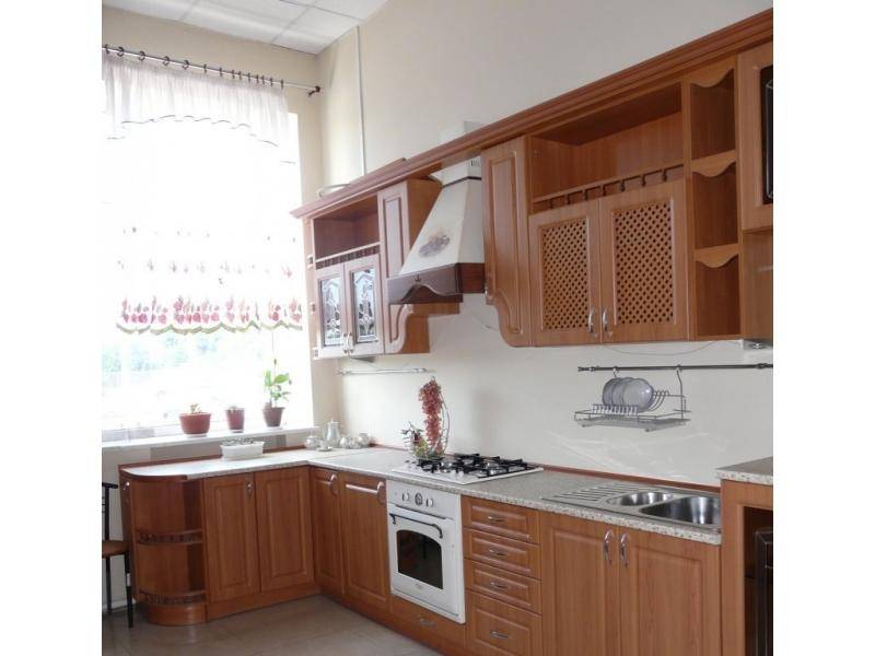 классическая угловая кухня в Тюмени